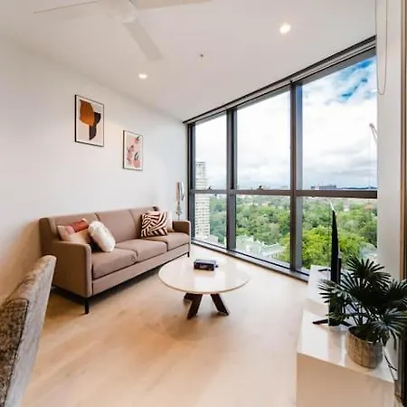 Iconic 1br River Views Sky Deck & Casino Living Brisbane