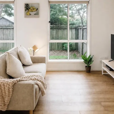 Holiday home Spacious 3br W Parking In Sunnybank - Relax & Unwind