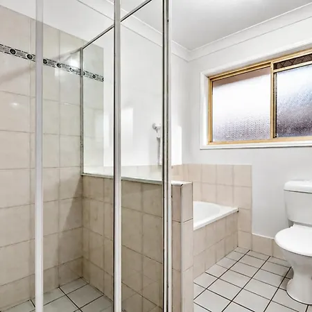 Holiday home Spacious 3br W Parking In Sunnybank - Relax & Unwind