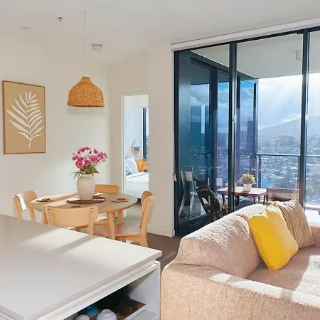 Amazing Views 2bd 2ba Homey Toowong Abode Pool M29 *