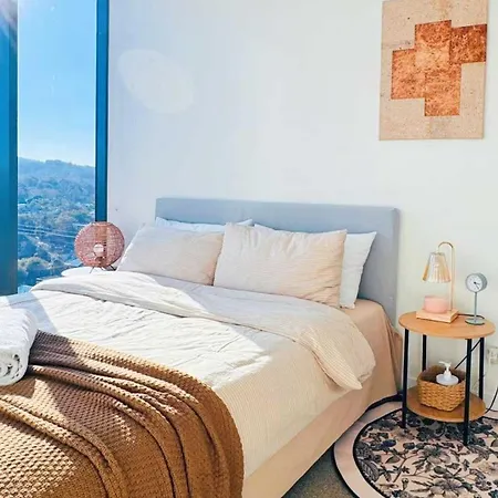 Amazing Views 2bd 2ba Homey Toowong Abode Pool M29