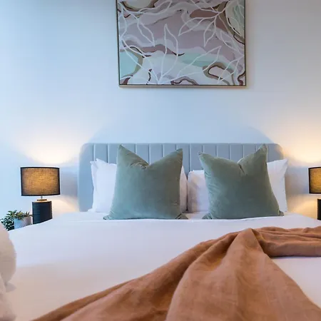 Apartment Heart Of Brisbane - Skytower Cbd Getaway - Level 40 Pool & Gym - Walk Everywhere *