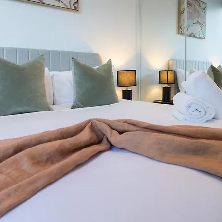 Apartment Heart Of Brisbane - Skytower Cbd Getaway - Level 40 Pool & Gym - Walk Everywhere