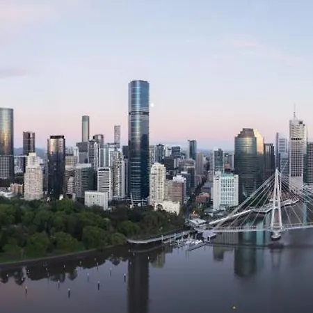 Heart Of Brisbane - Skytower Cbd Getaway - Level 40 Pool & Gym - Walk Everywhere Apartment *