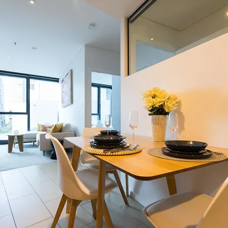 Heart Of Brisbane - Skytower Cbd Getaway - Level 40 Pool & Gym - Walk Everywhere *