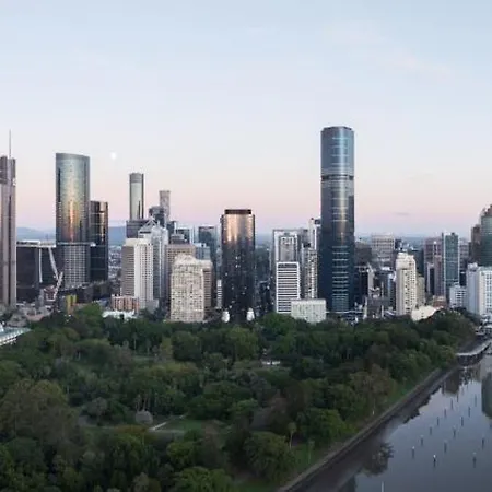 Heart Of Brisbane - Skytower Cbd Getaway - Level 40 Pool & Gym - Walk Everywhere