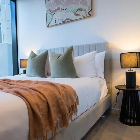 Heart Of Brisbane - Skytower Cbd Getaway - Level 40 Pool & Gym - Walk Everywhere Apartment