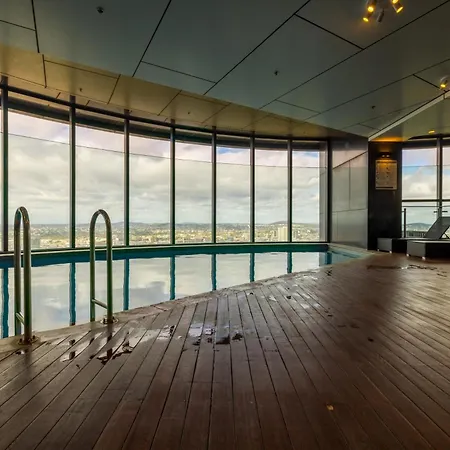 Heart Of Brisbane - Skytower Cbd Getaway - Level 40 Pool & Gym - Walk Everywhere
