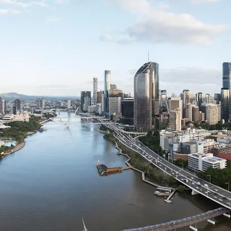 Heart Of Brisbane - Skytower Cbd Getaway - Level 40 Pool & Gym - Walk Everywhere Apartment *