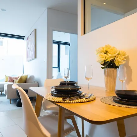 Heart Of Brisbane - Skytower Cbd Getaway - Level 40 Pool & Gym - Walk Everywhere *