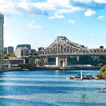 Bridge Views - Sleeps 8 - Cbd - Pool, Gym & Parking Apartment