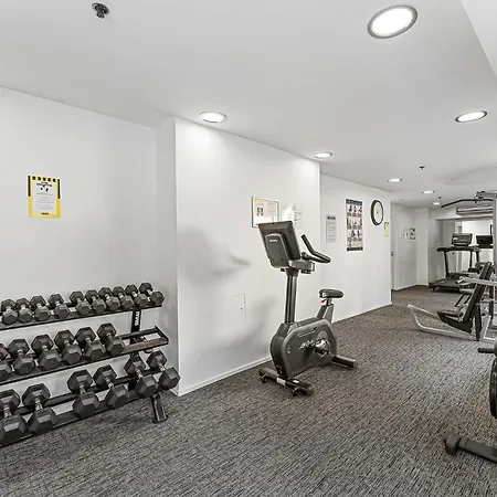 Bridge Views - Sleeps 8 - Cbd - Pool, Gym & Parking Apartment *