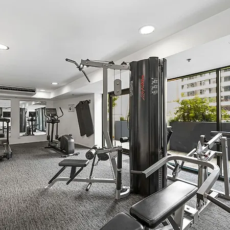 Bridge Views - Sleeps 8 - Cbd - Pool, Gym & Parking *