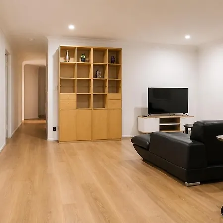 Mt Gravatt Affordable 4 Bedroom Family | Sleep 8 Brisbane