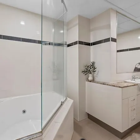 Ryeva - Free Parking, Pool, Gym & Sauna Apartment