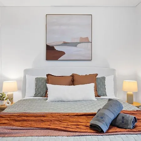 Ryeva With Free Parking, Pool, Sauna, Gym & River Views Brisbane