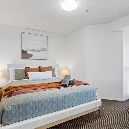Ryeva With Free Parking, Pool, Sauna, Gym & River Views Apartment *