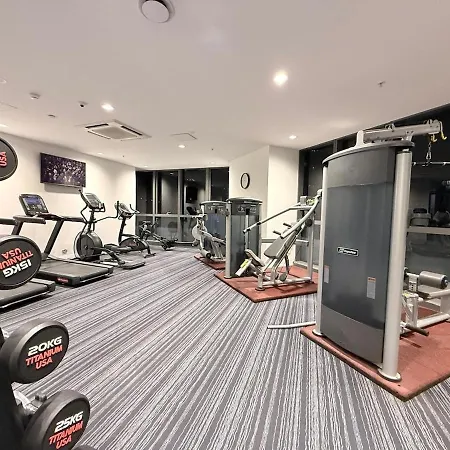 Ryeva With Free Parking, Pool, Sauna, Gym & River Views