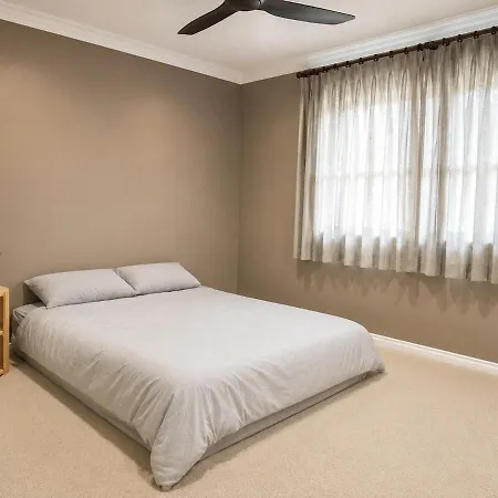 6 Beds Stylish Home In Coorparoo, 10 Mins To Cbd Brisbane