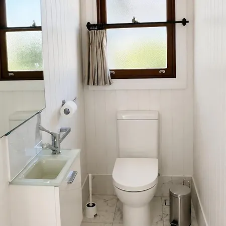 6 Beds Stylish Home In Coorparoo, 10 Mins To Cbd *