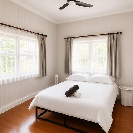 6 Beds Stylish Home In Coorparoo, 10 Mins To Cbd Holiday home *
