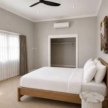 Holiday home 6 Beds Stylish Home In Coorparoo, 10 Mins To Cbd *