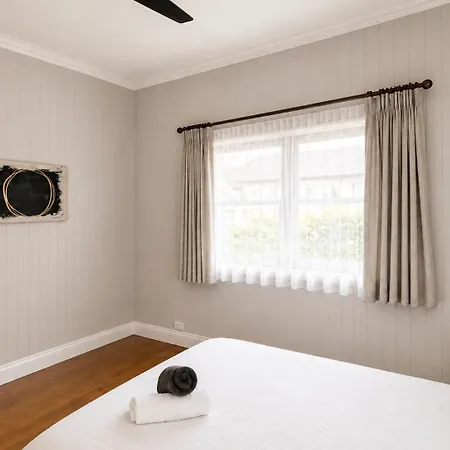 6 Beds Stylish Home In Coorparoo, 10 Mins To Cbd Holiday home