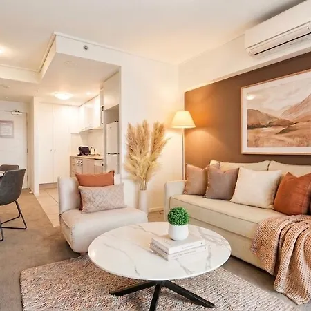 Apartment Full Water View - Sleeps 7 - Parking - Pool & Sauna Brisbane