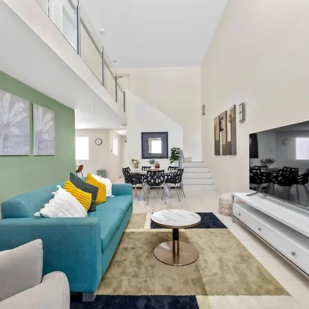 Apartment Two-level 3br With Rooftop Balcony & 2 Car Parks *