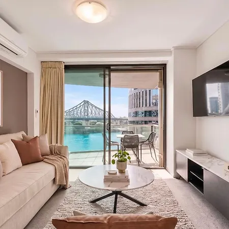 Full Water View - Sleeps 7 - Parking - Pool & Sauna