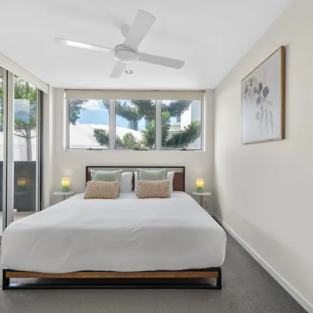 Apartment Two-level 3br With Rooftop Balcony & 2 Car Parks