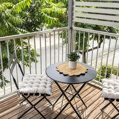 2-storey 3br Haven - Sleeps 8 - Free Parking & Gym Holiday home