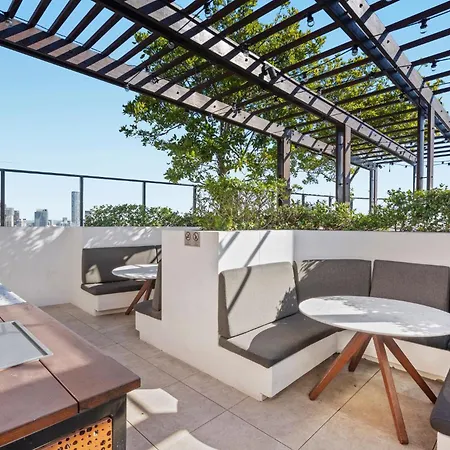 Rooftop Infinity Pool Heated Pool, Gym, Free Parking & Apartment *