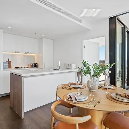 Rooftop Infinity Pool Heated Pool, Gym, Free Parking & Apartment Brisbane