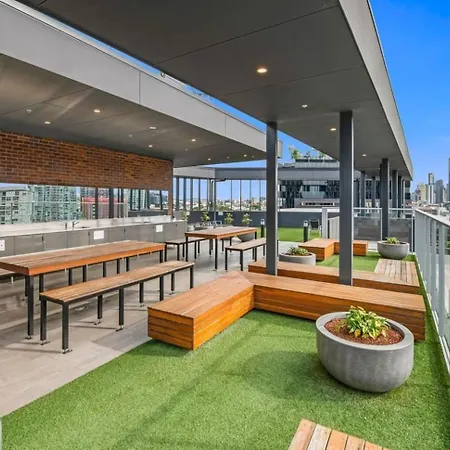 Apartment Stylish Designer With Rooftop, Balcony & Parking Brisbane