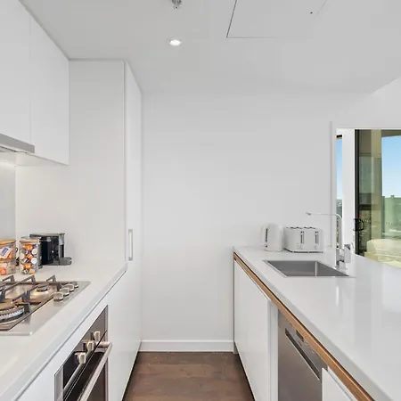 Apartment Rooftop Infinity Pool Heated Pool, Gym, Free Parking & Brisbane
