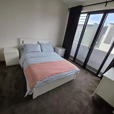 Sunnybank Luxury Modern Townhouse, Quiet, Prime Location *