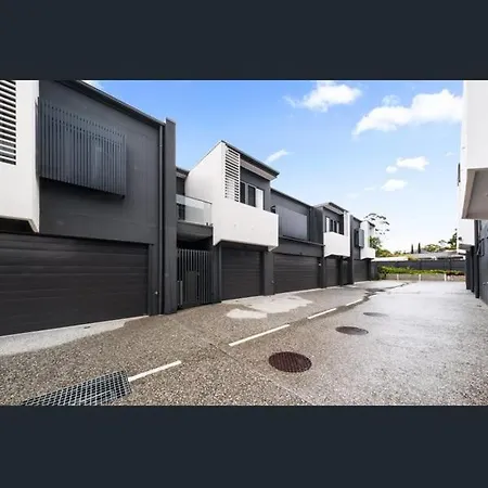 Villa Sunnybank Luxury Modern Townhouse, Quiet, Prime Location *