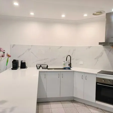 Sunnybank Hills Walkable Retreat