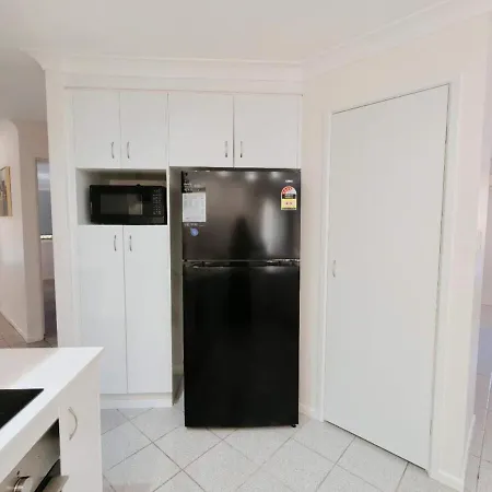 Sunnybank Hills Walkable Retreat *