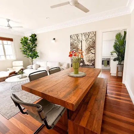 Holiday home Spacious & Stylish Family Friendly Near Cbd *