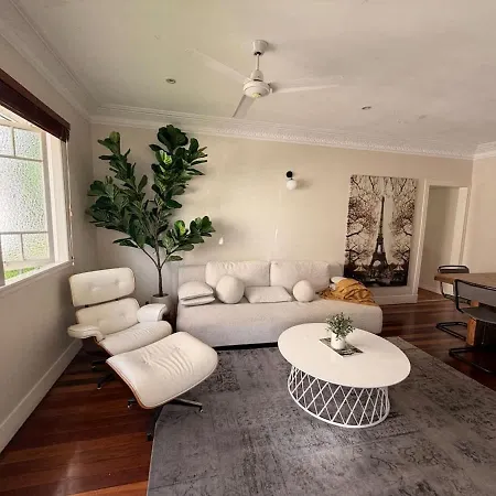 Holiday home Spacious & Stylish Family Friendly Near Cbd