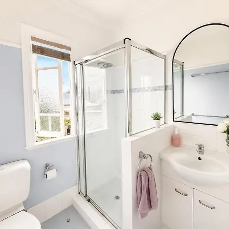 Spacious & Stylish Family Friendly Near Cbd Brisbane