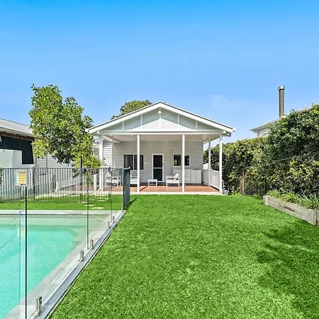 Restored Queenslander Cottage-private Pool&garden Holiday home Brisbane