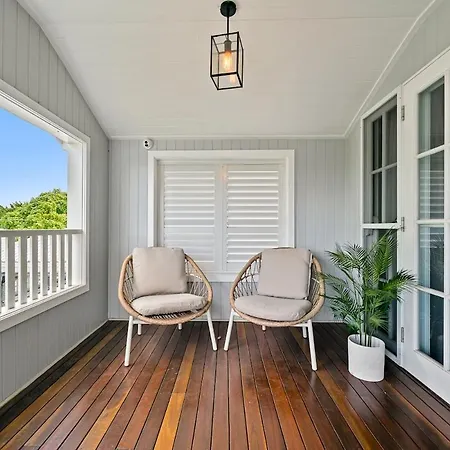 Holiday home Restored Queenslander Cottage-private Pool&garden