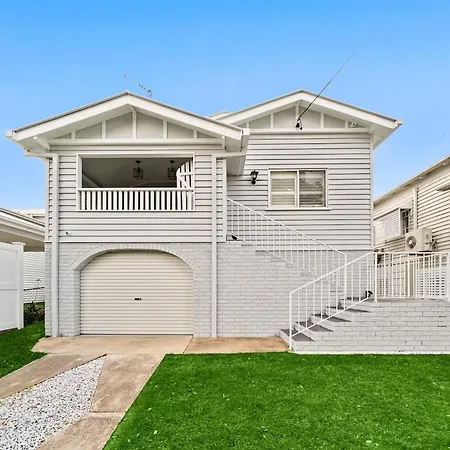Restored Queenslander Cottage-private Pool&garden *