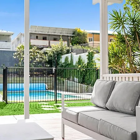 Restored Queenslander Cottage-private Pool&garden Brisbane