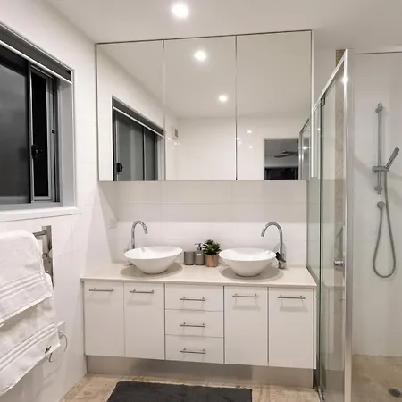 Self-contained Unit In Highgate Hill Holiday home *