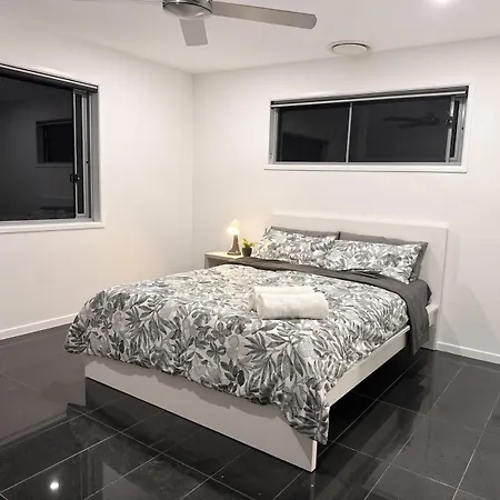 Self-contained Unit In Highgate Hill *