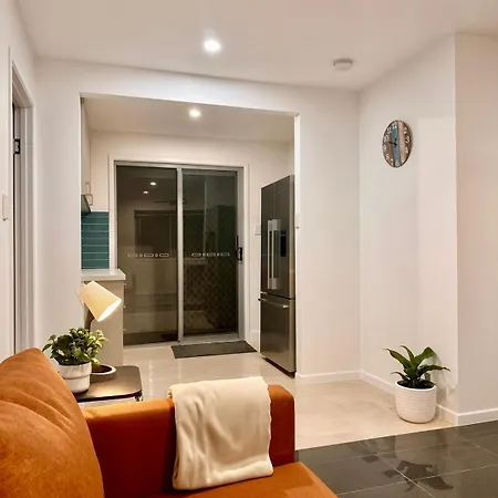 Self-contained Unit In Highgate Hill * Brisbane